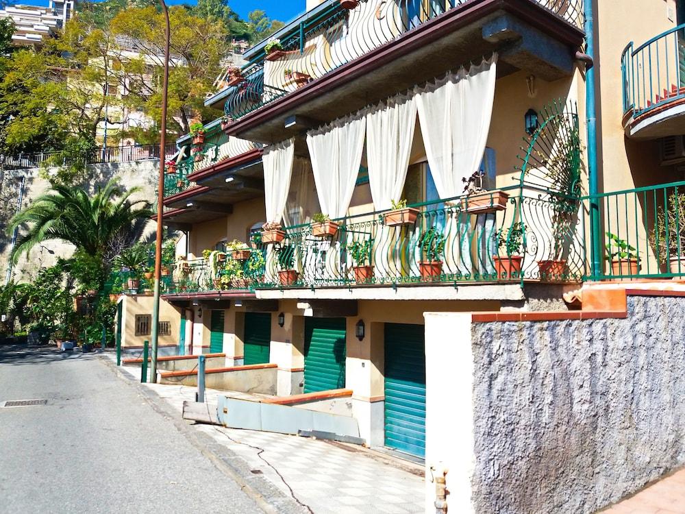Bed And Breakfast Rosangela Taormina Bagian luar foto