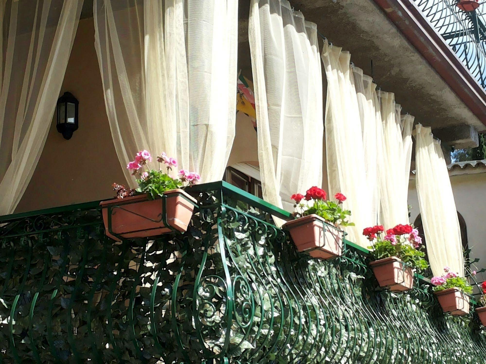 Bed And Breakfast Rosangela Taormina Bagian luar foto